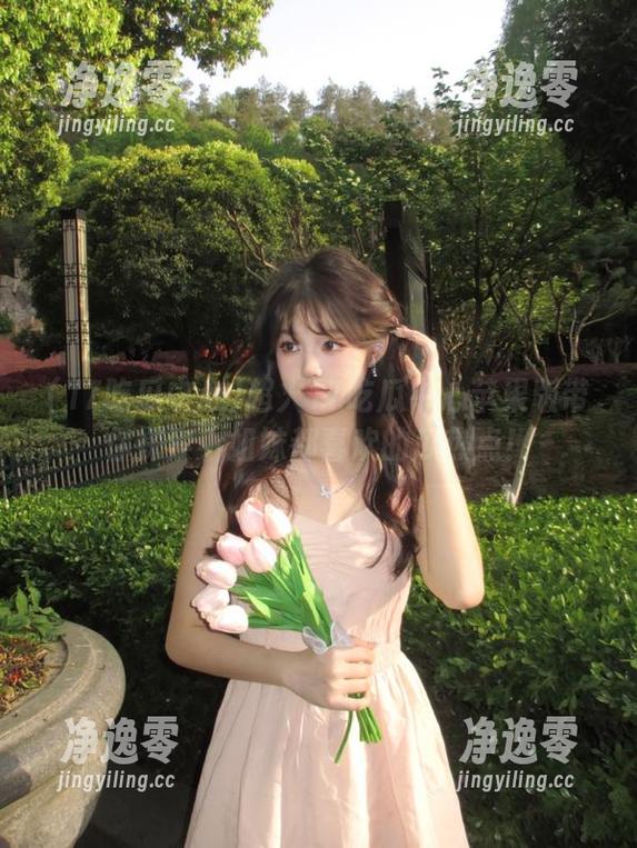 超火17吃瓜中心苹果版带你探索小姐妹都喜欢的瓜热点！