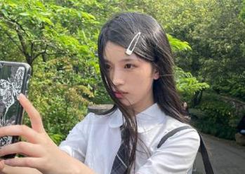 www.51cg.fun吃瓜网最新章回上线，网友们疯狂吐槽乐翻天